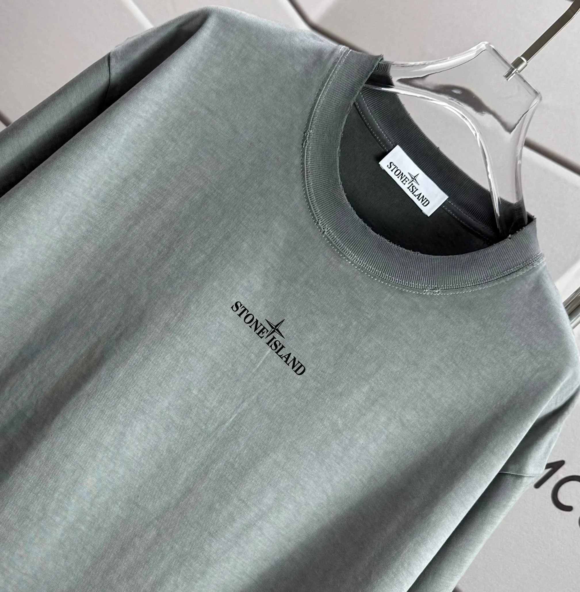P160 Ston* islan* 石*岛 2025 autumn and winter new style Washed and worn 320g round neck short-sleeved tee Unisex loose version Color: Washed black Washed white Washed gray Brown Size: S M L XL XXL Size: S (90-130 pounds) M (120-150 pounds) L (140-165 pounds) (160-180 catties) XXL (180-210 catties)
